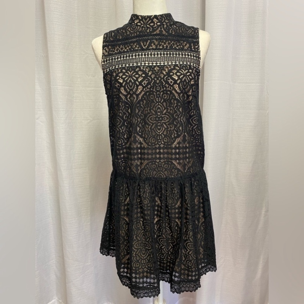 Lulu's nwt Black and nude lace sleeveless Mini Dress small - Picture 3 of 9